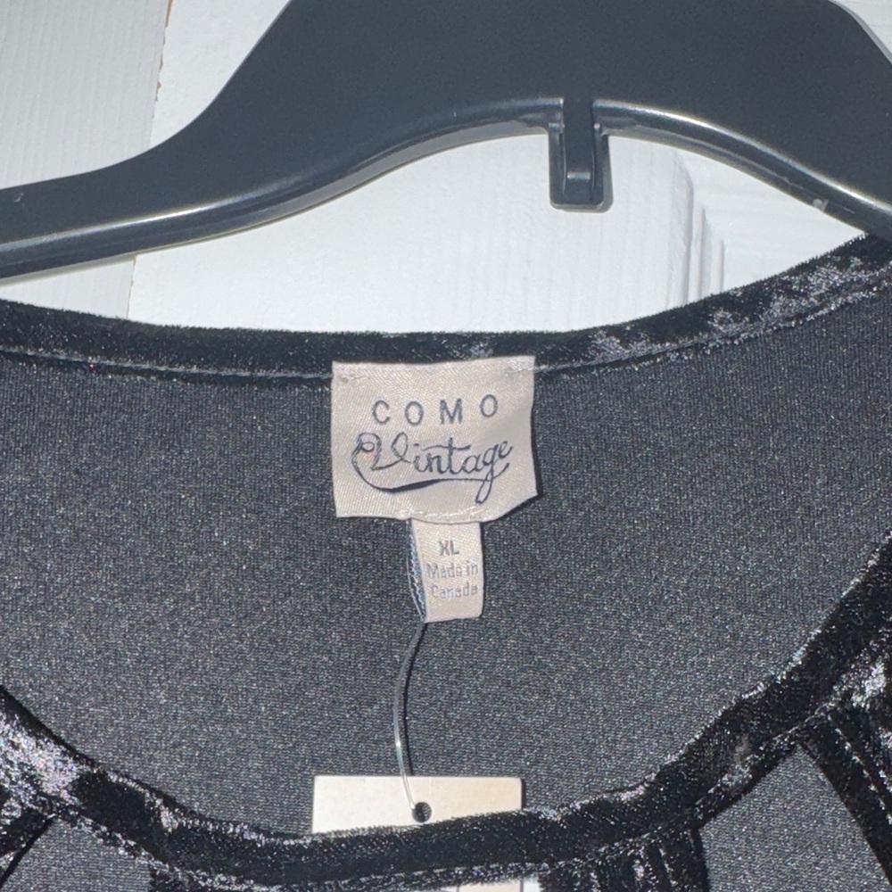Como Vintage Black Crushed Velvet Long-Sleeve Keyhole Top - Picture 2 of 9